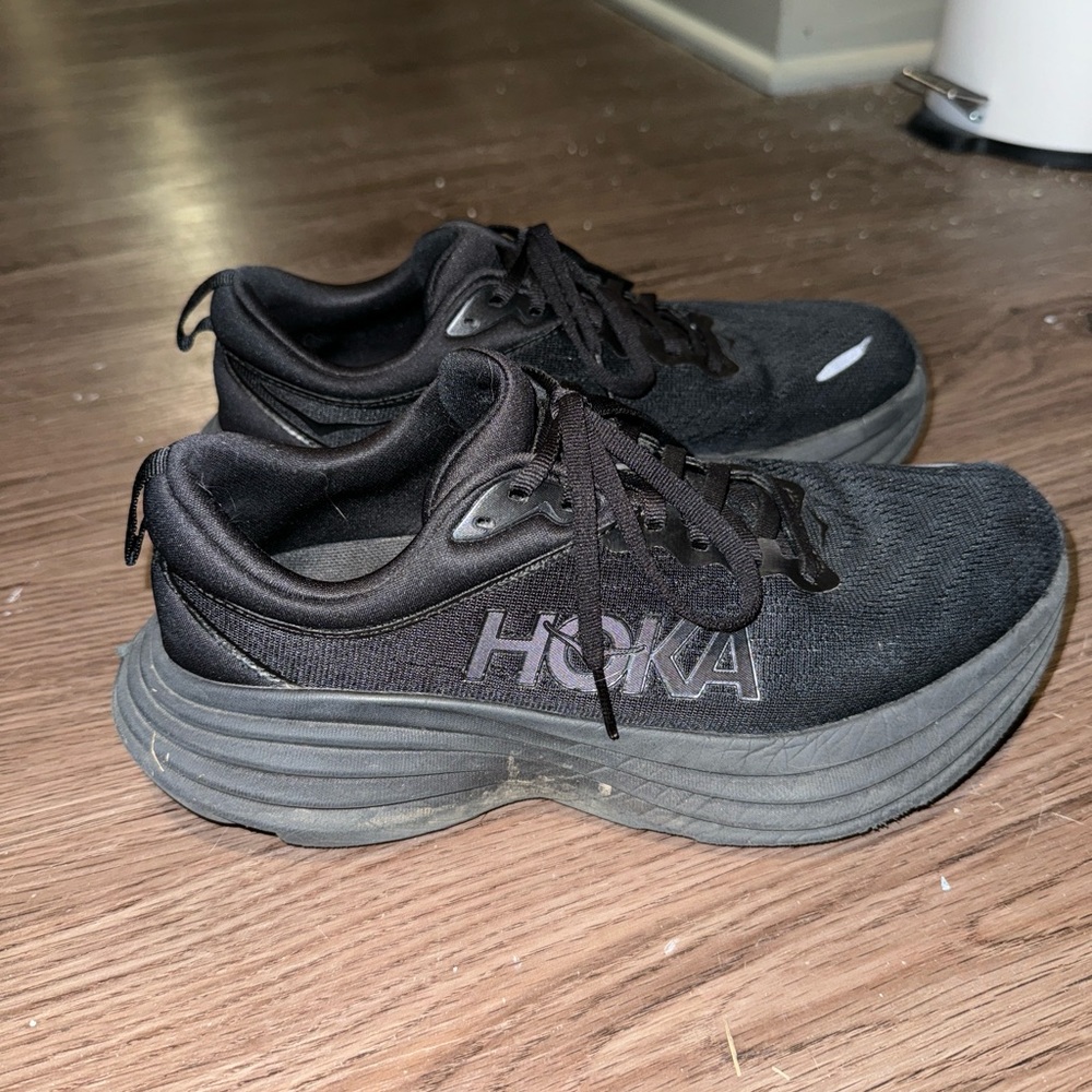 Black Hoka bondi 8